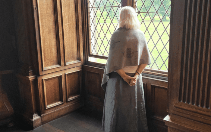 Help-Ghosts-Move-Forward-Psychic-Consultant-Medium-Jane-Kennard-min-1024x1024-min